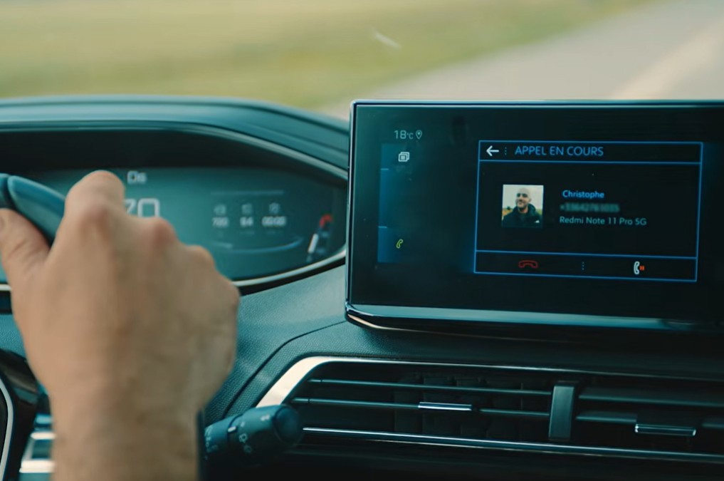 Attention au téléphone au volant
