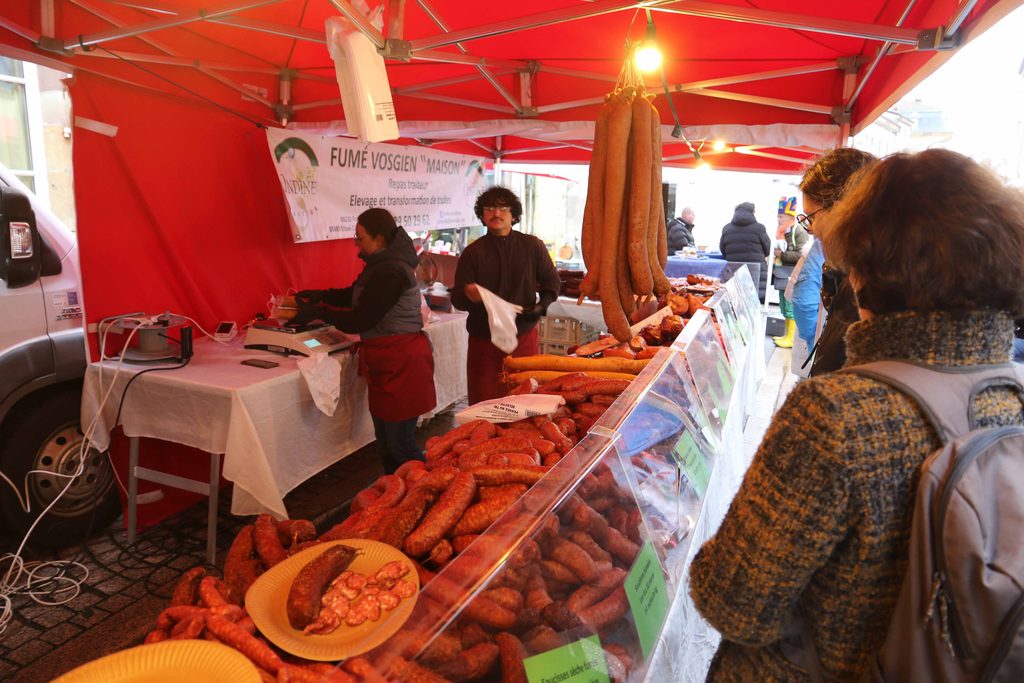 Foire Grasse 2025. Un stand de charcuteries.